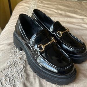 Zola 22 Platform Chain loafers